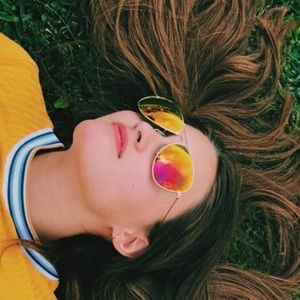 Meet your Posher, Daniela